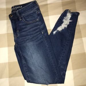 AMERICAN EAGLE CROPPED JEANS